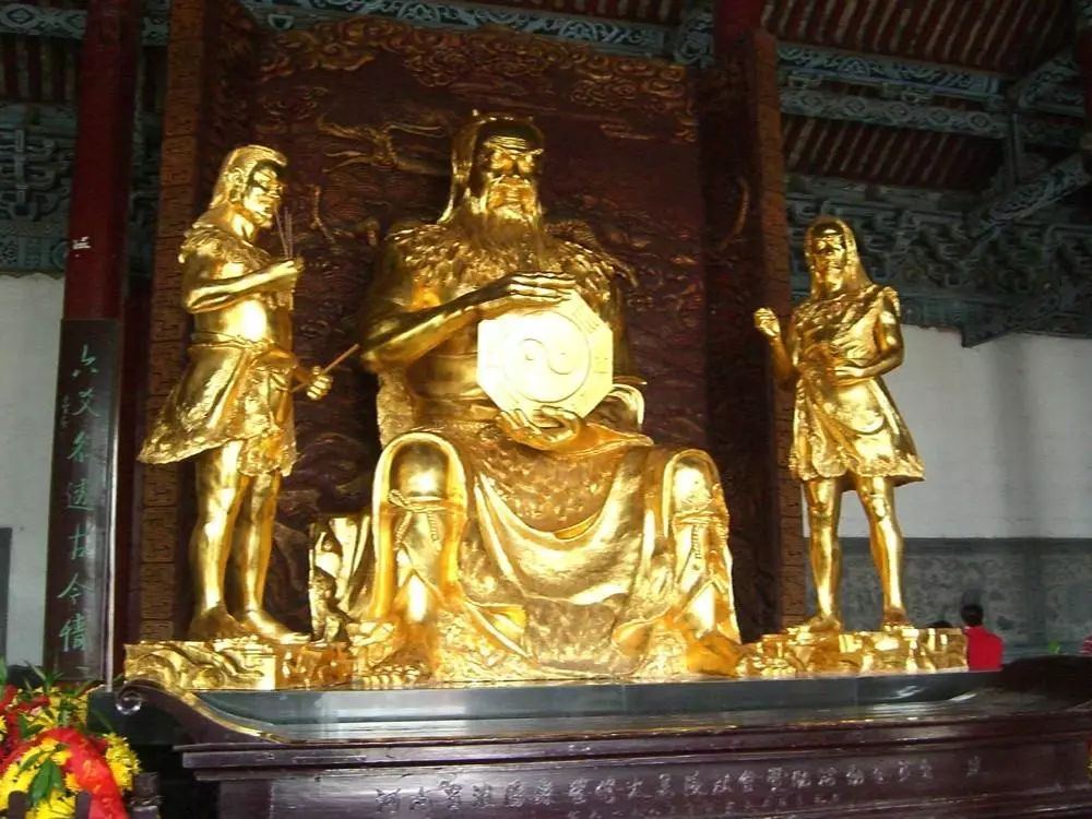 是中国帝王陵庙大规模宫殿式古建筑群之孤例,太昊陵人文始祖祭祀活动