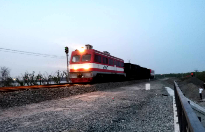 我国首条自主建设的铁路七滦铁路沉降区段整治应急抢险工程通车