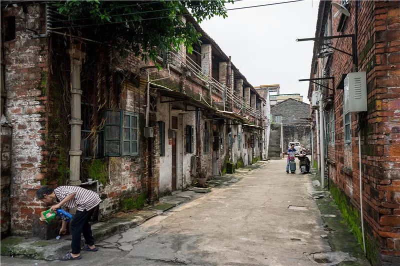 偷得浮生半日闲在里水从喧闹到静谧只需一个转角的距离