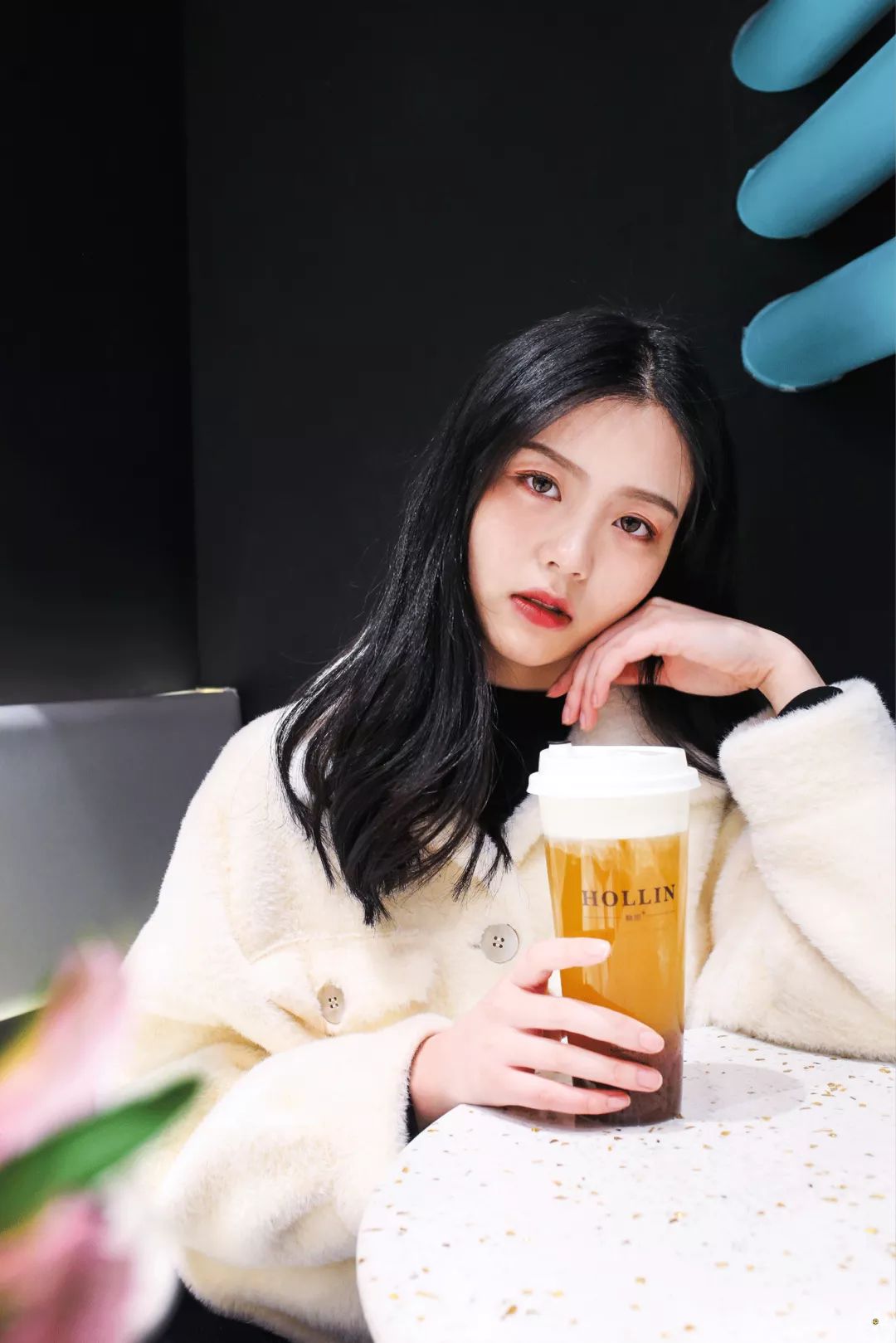 少女心凭借她的招牌wink动作嘉里中心超火的奶茶店hollin奶茶妹妹之后