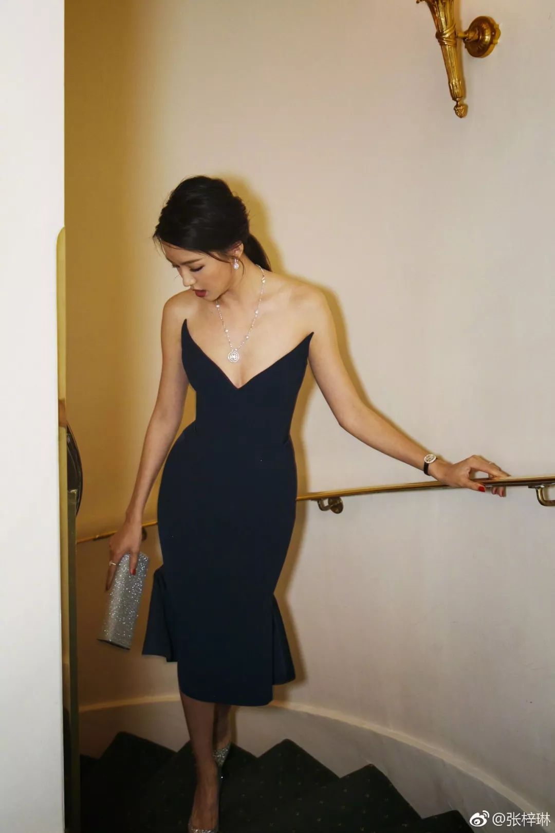 张梓琳的气质,你第一天get哦?_礼服