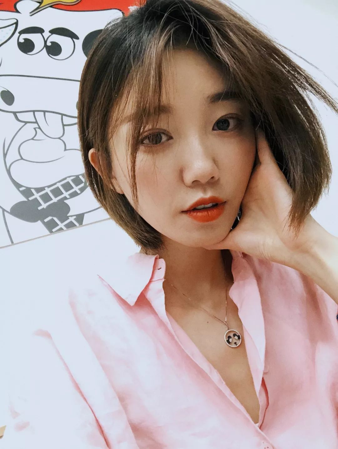 于莎莎彭高唱仅仅100组的限量礼盒刚一开售,已经有三位明星小花迫不及