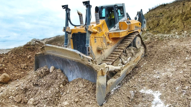 它被人称为全世界最大的推土机价格堪比法拉利要超级半挂运送