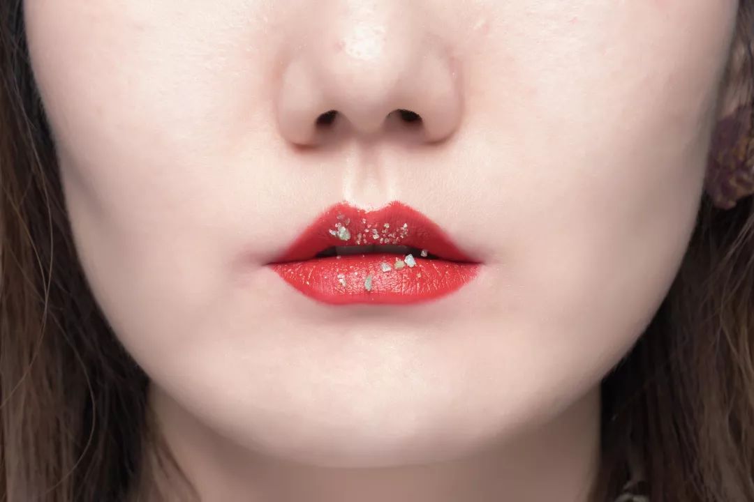 c 蜜吻丰莹唇膏 #lovemakerdior 全新魅惑星耀唇膏