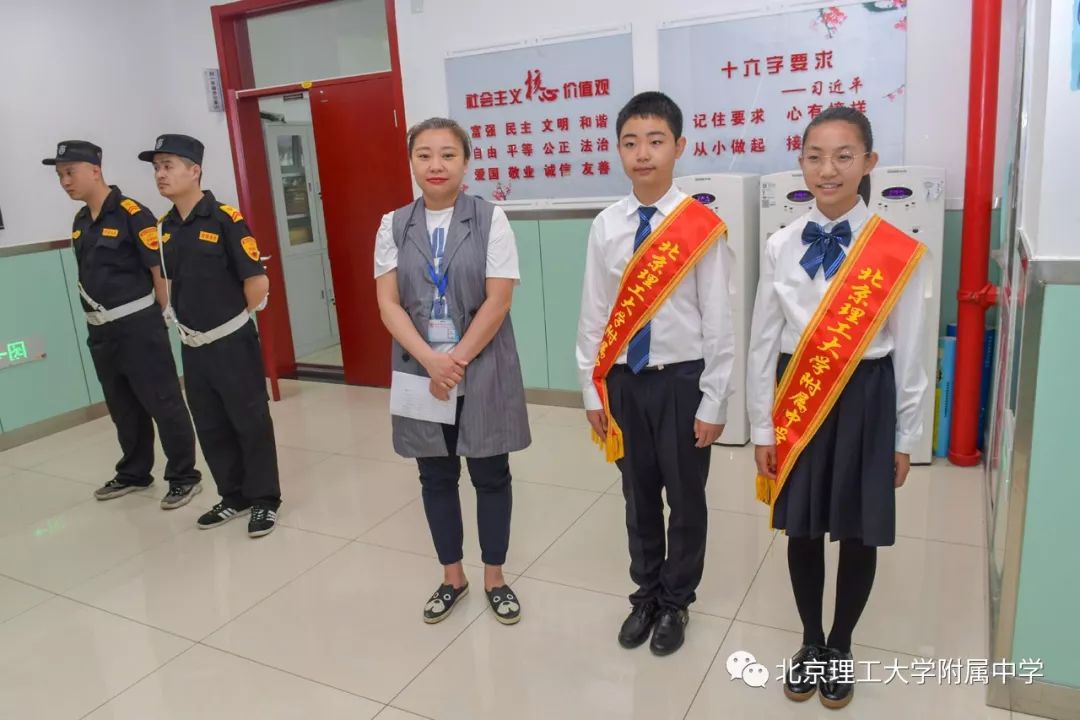 01理工附中教育集团任志瑜校长讲到:人们对一棵树高大的印象源于这棵
