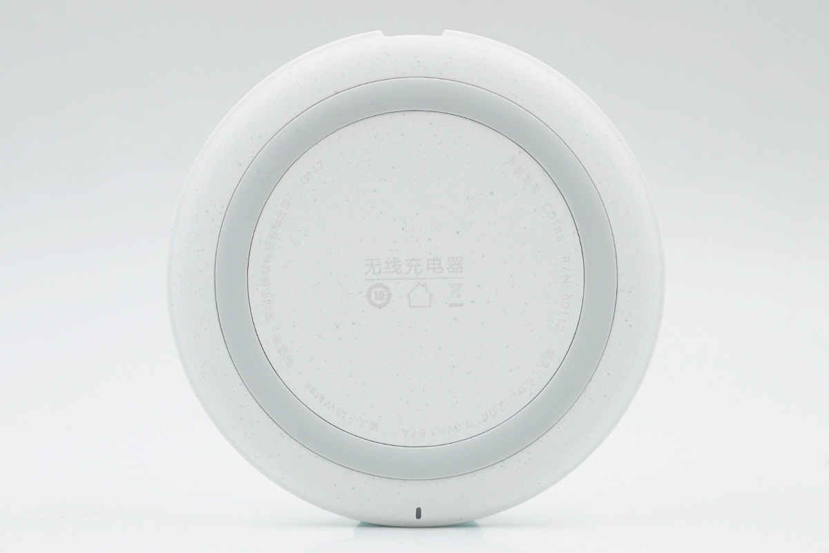 凭什么不一样ugreen绿联桌面无线充电器cd186详细评测