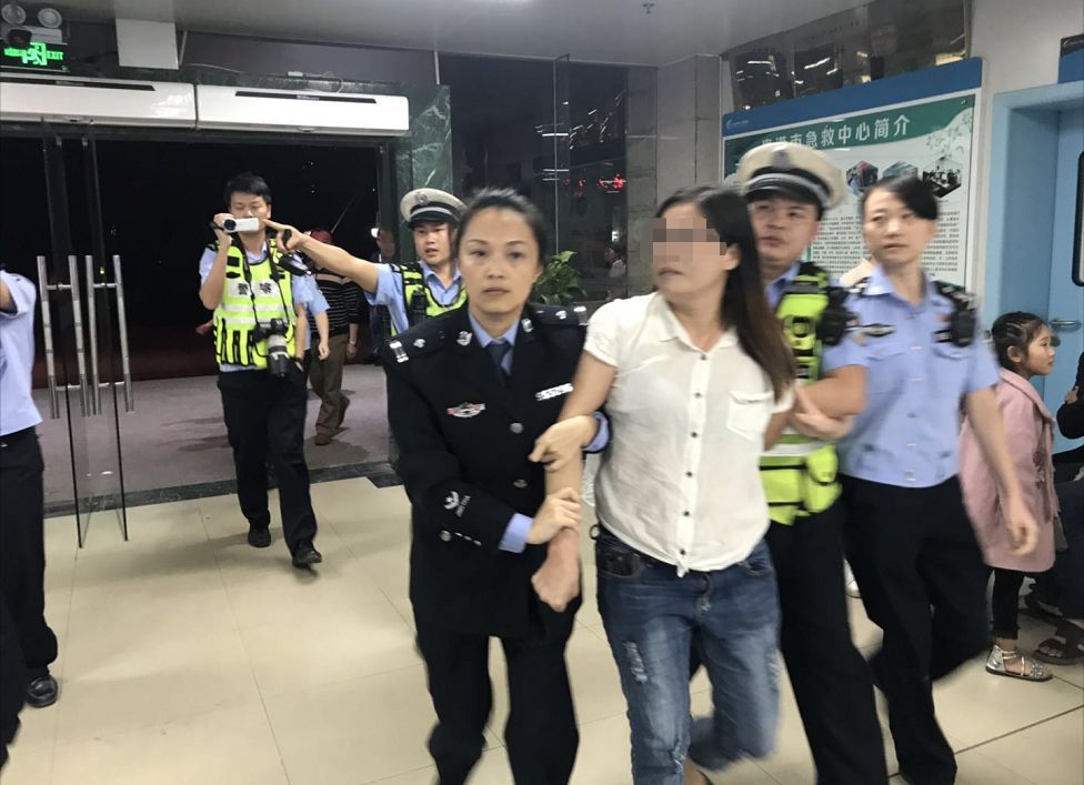 醉驾女子撒泼谎称怀孕丑态百出对抗执法拘了