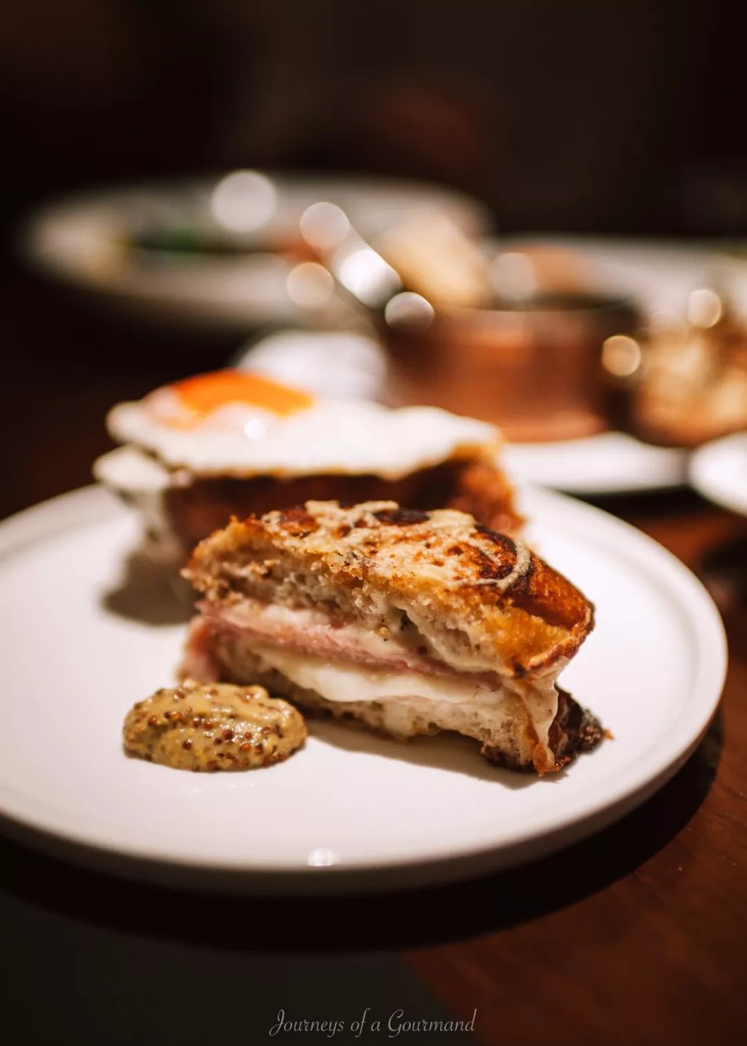 coquilles version is heaped into a thick disc, j