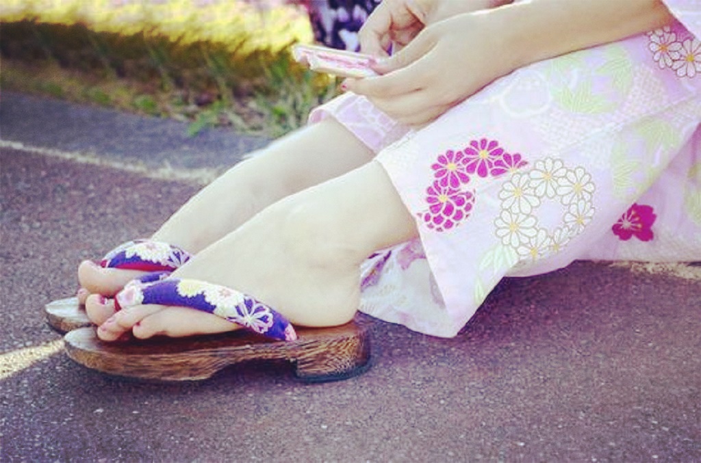 一双刚出土的漆木屐避免了申遗闹剧还印证木屐起源于中国