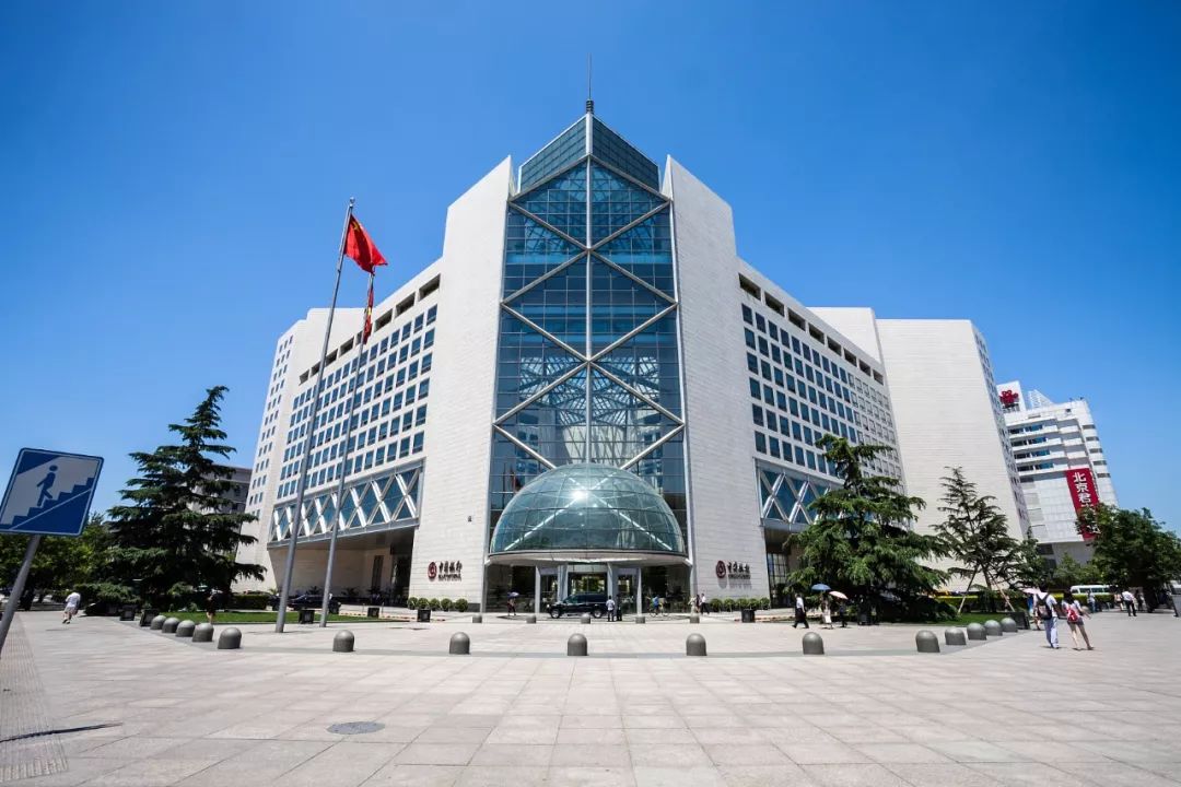 中国银行总部大厦贝聿铭在采访中提到了自己设计的中国银行总部大厦从