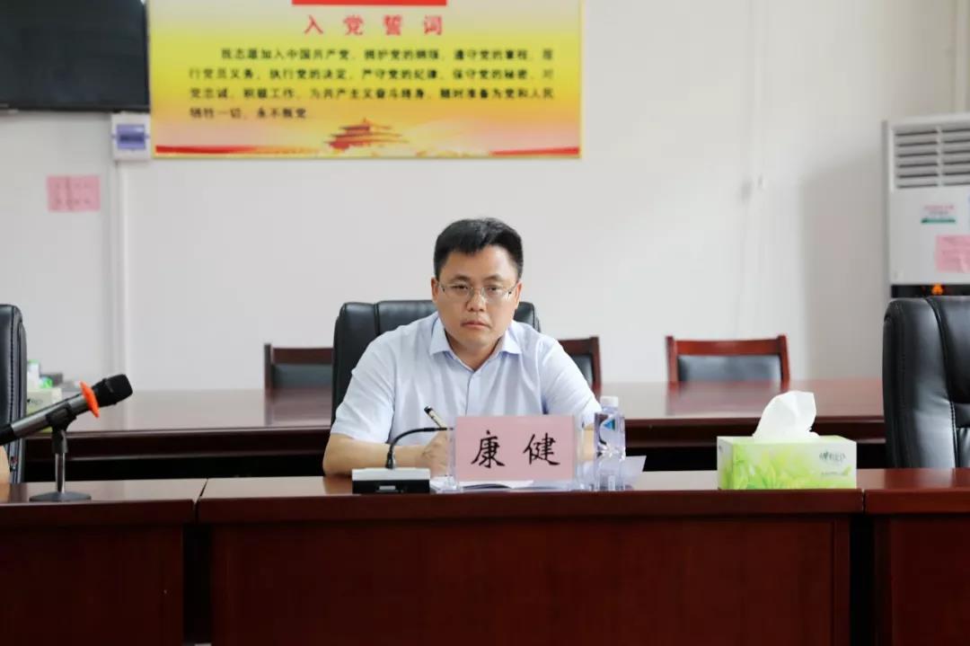 为市委,市政府决策部署发挥着参谋助手的作用,为高安市经济社会发展