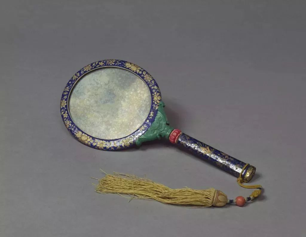 家中镜子摆放的5大禁忌学学古人金银珠宝镶满镜身最辟邪