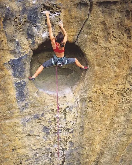 惊险攀岩景