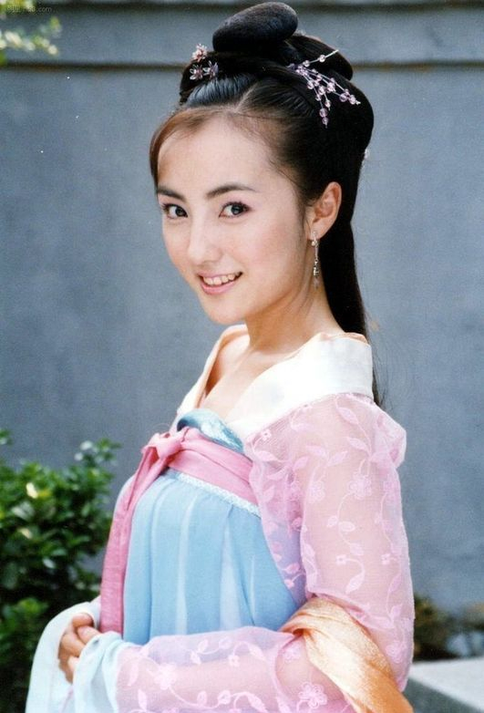 2000年,史可在黄海冰,王艳主演的武侠剧《武林外史》中饰演娇俏可爱