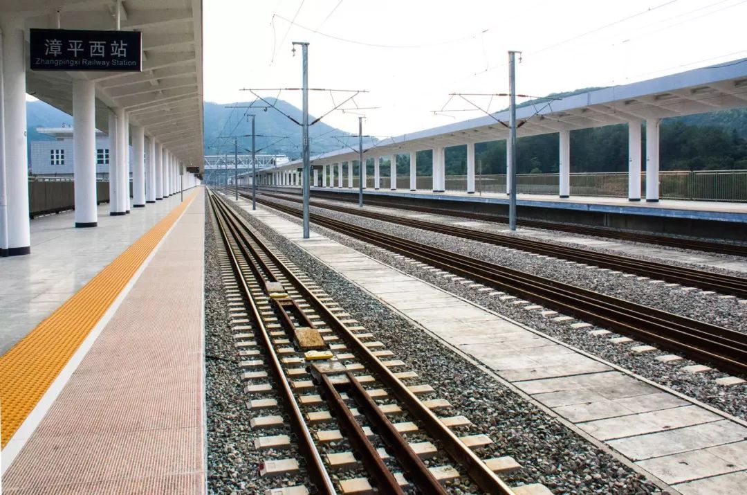 漳平西站为南三龙铁路沿线最大的县级站.