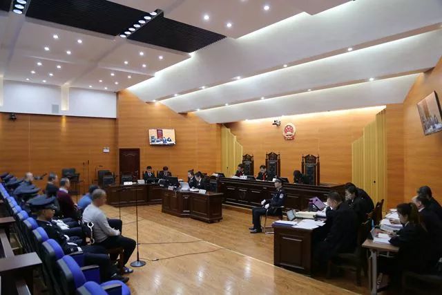 扎赉特旗人民法院公开开庭审理辖区首例涉黑刑事案件