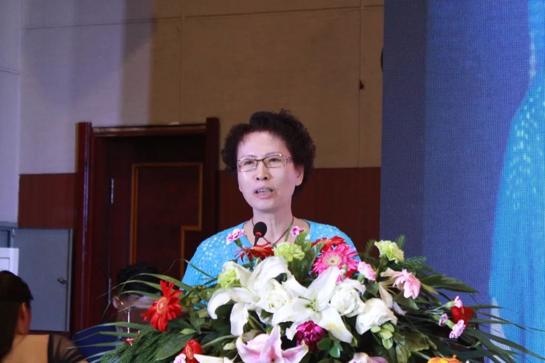 辽宁省奶业协会党支部书记 崔萍公布颁奖名单