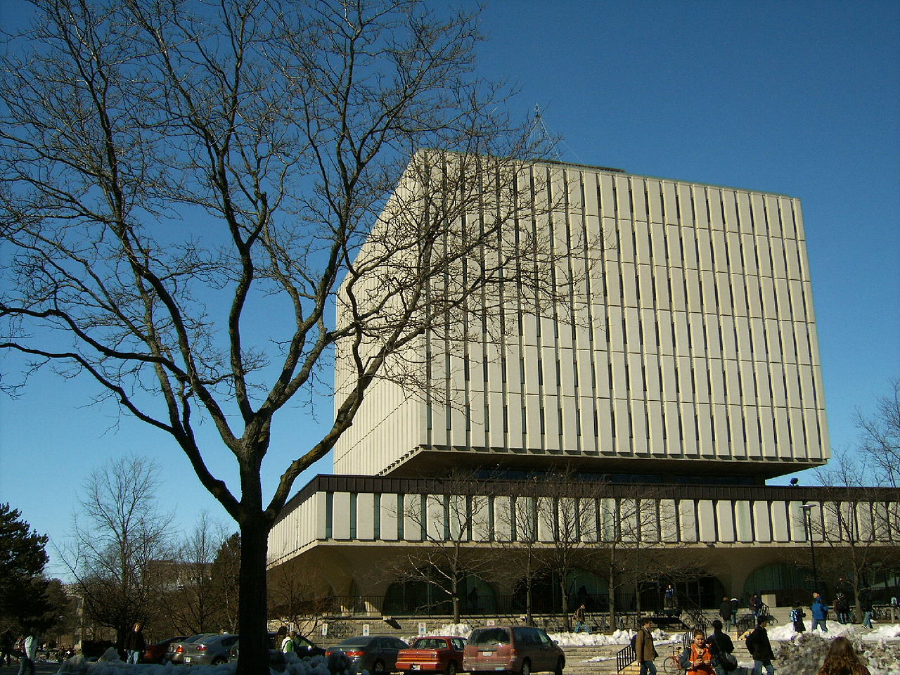 赚了47个亿还涨学费多伦多大学预计未来五年内每年学费将平均增长6