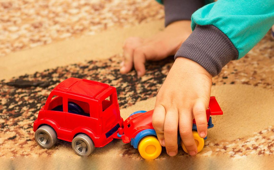 原创与其把孩子自己丢进玩具堆不如试着和他一起玩或许会有大收获