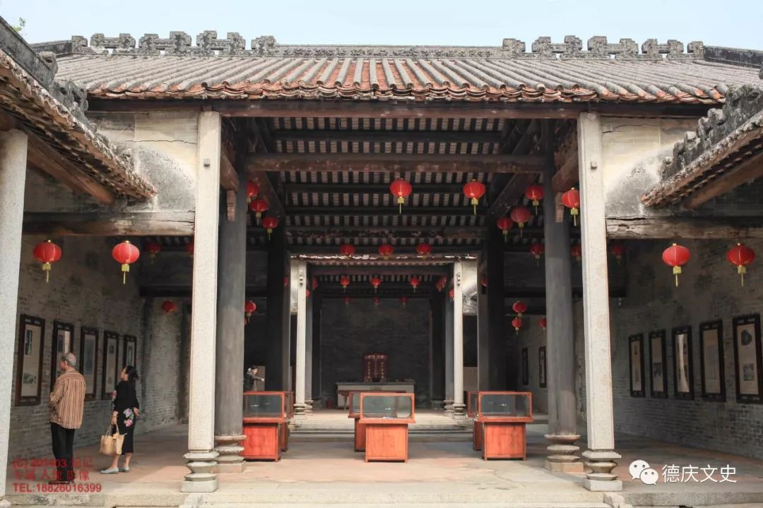 宗祠建筑前低后高,布局合理,规模较大,用料上承,做工精细,木雕雕工