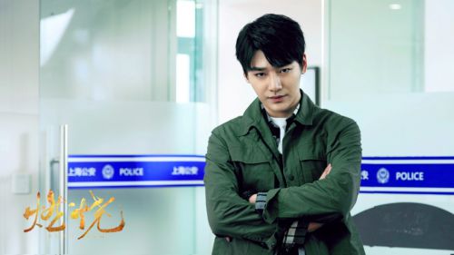 韩潇珧首穿制服演警察燃烧中一身正气