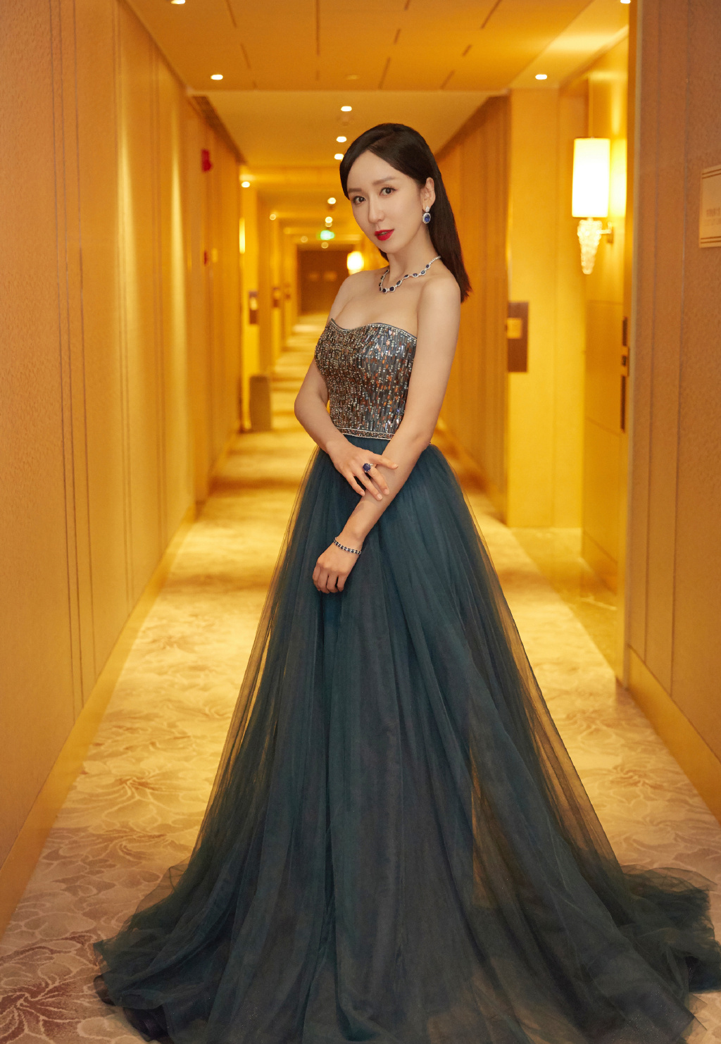 娄艺潇,1988年12月27日出生于辽宁省大连市,中国内地女演员.