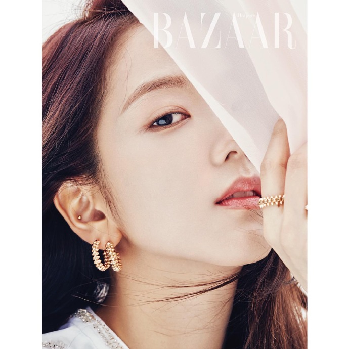 blackpink金智秀首个单独封面画报公开恭喜智秀变身画报精灵