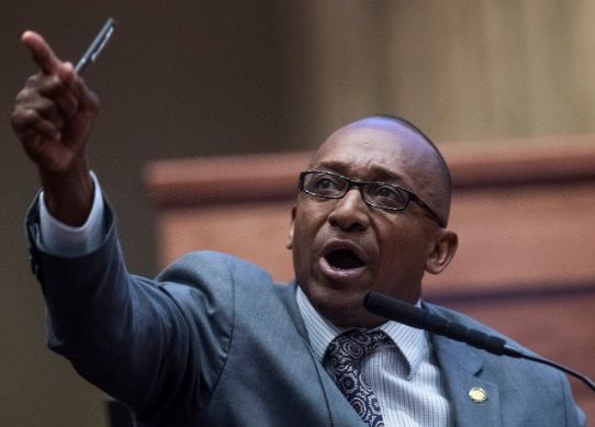 阿拉巴马州民主党领袖鲍比·辛格尔在辩论时声称:"昨晚,我们强奸了