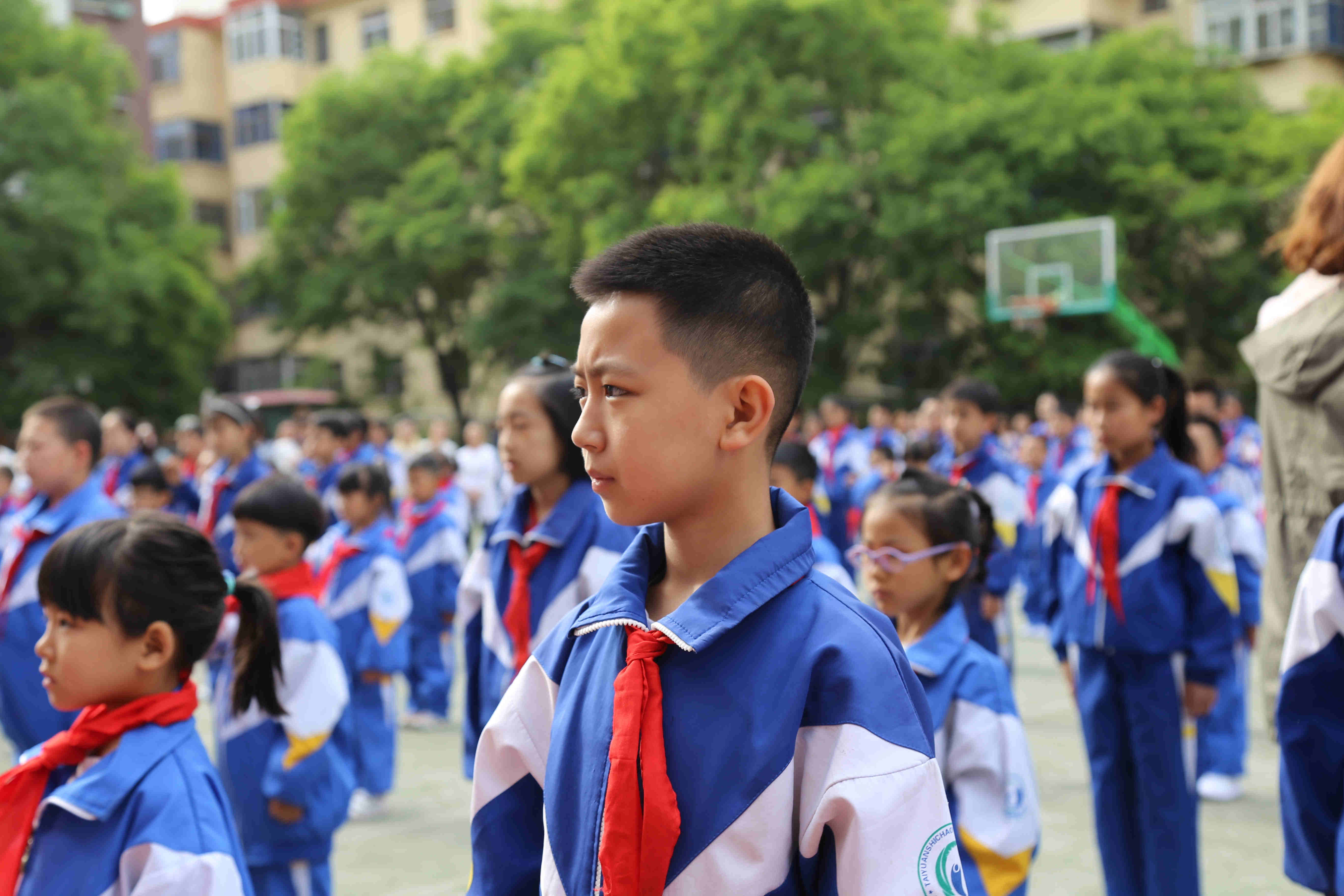 为共产主义事业而奋斗时刻准备着迎泽区朝阳街小学举行新队员入队仪式