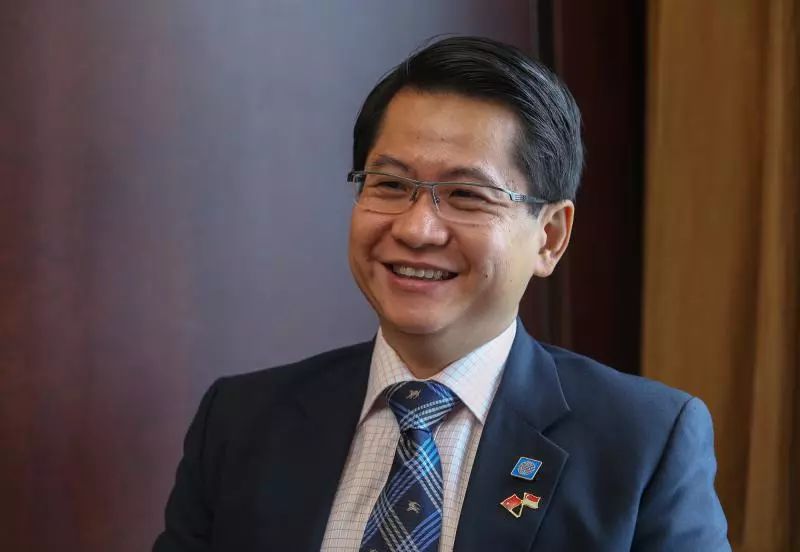 新加坡驻华大使罗家良新加坡人是用务实的方式来表达感情