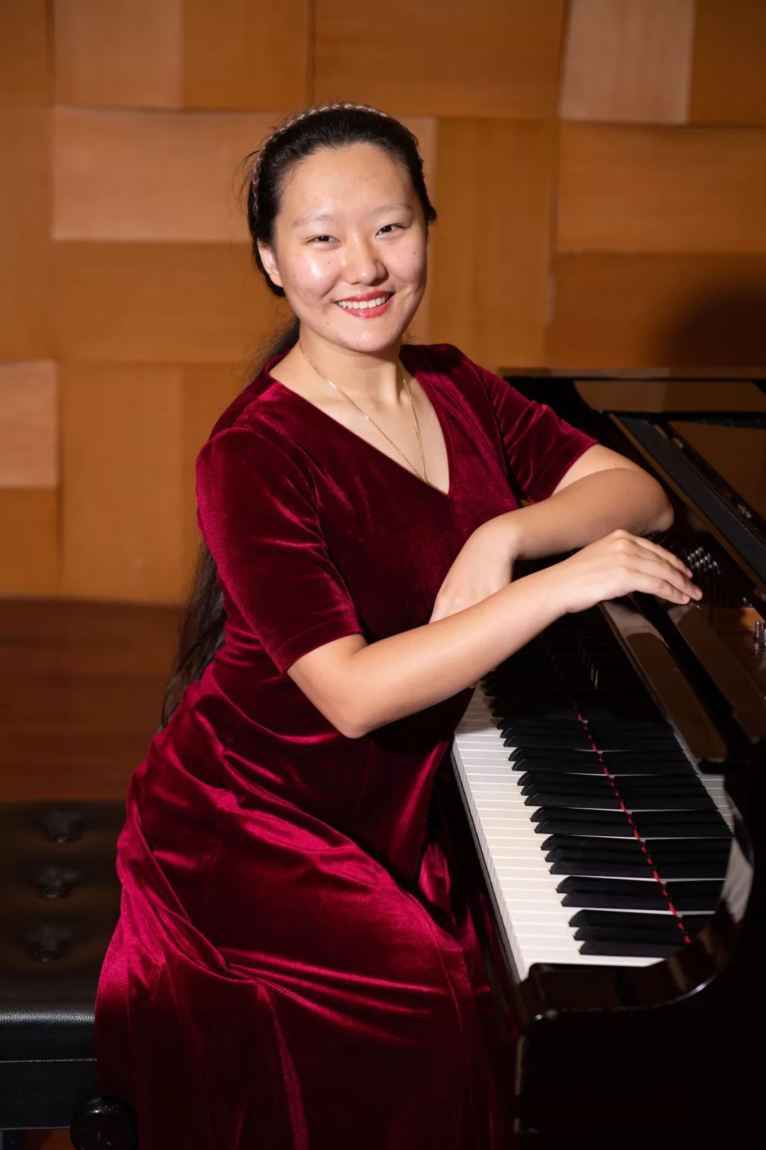 【周末公益演出】琴键跃动青春如歌,"最年轻"乐团奏响音乐之声_钢琴