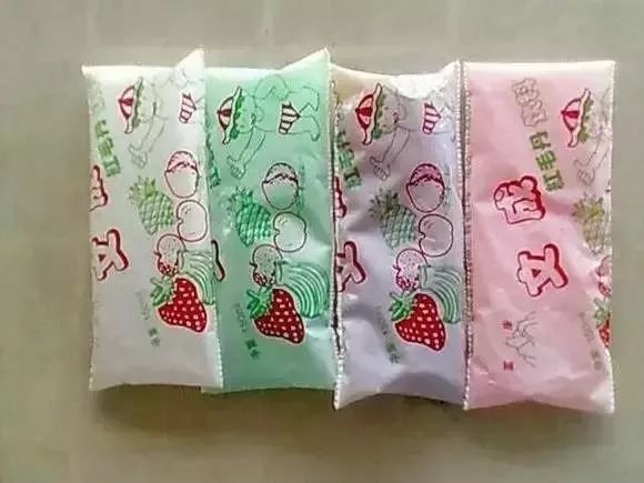 冰袋甜丝丝,冰冰凉,几毛钱一条,在那时却是十分甜美的记忆.