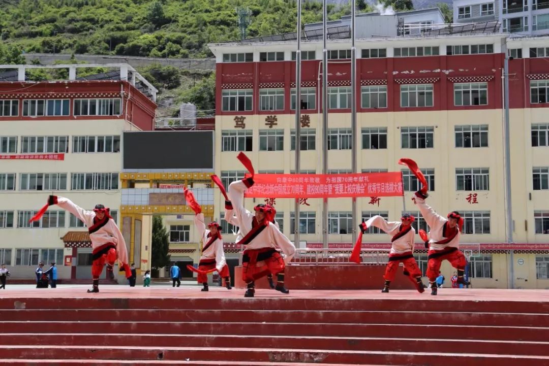 康定中学举办"我要上校庆晚会"优秀节目选拔大赛