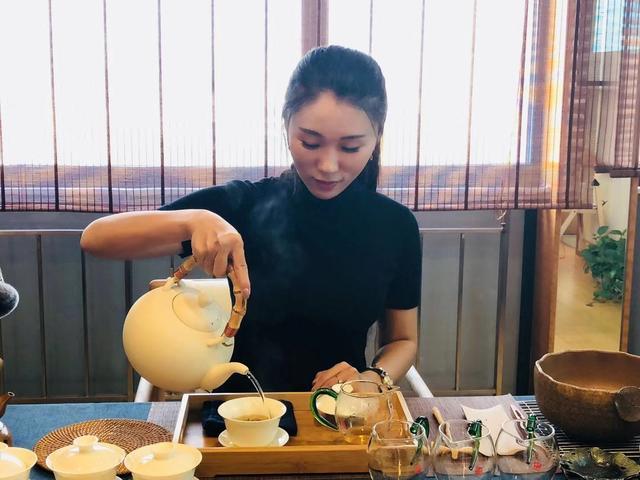 茶圈常说"一般的女人不喝茶,喝茶的女人不一般"这是为什么呢