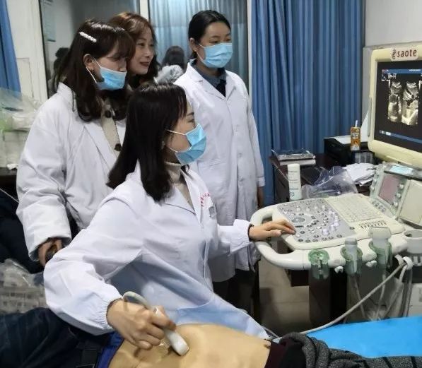 毕业于川北医学院医学影像专业,任超声科科教秘书及心血管亚专业组长