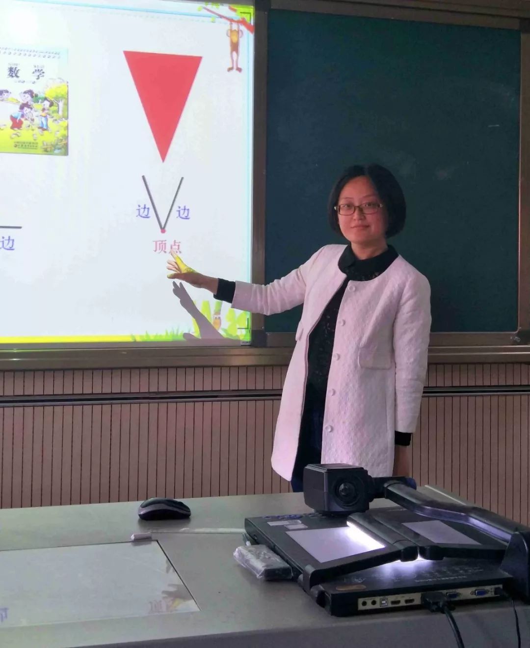 设计理念二年级:孙玥老师《认识角》5月9日下午,我校低数组围绕"培养