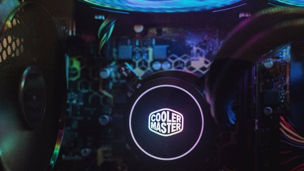 原创真香警告酷冷至尊nr400机箱冰神argb水冷装机评测