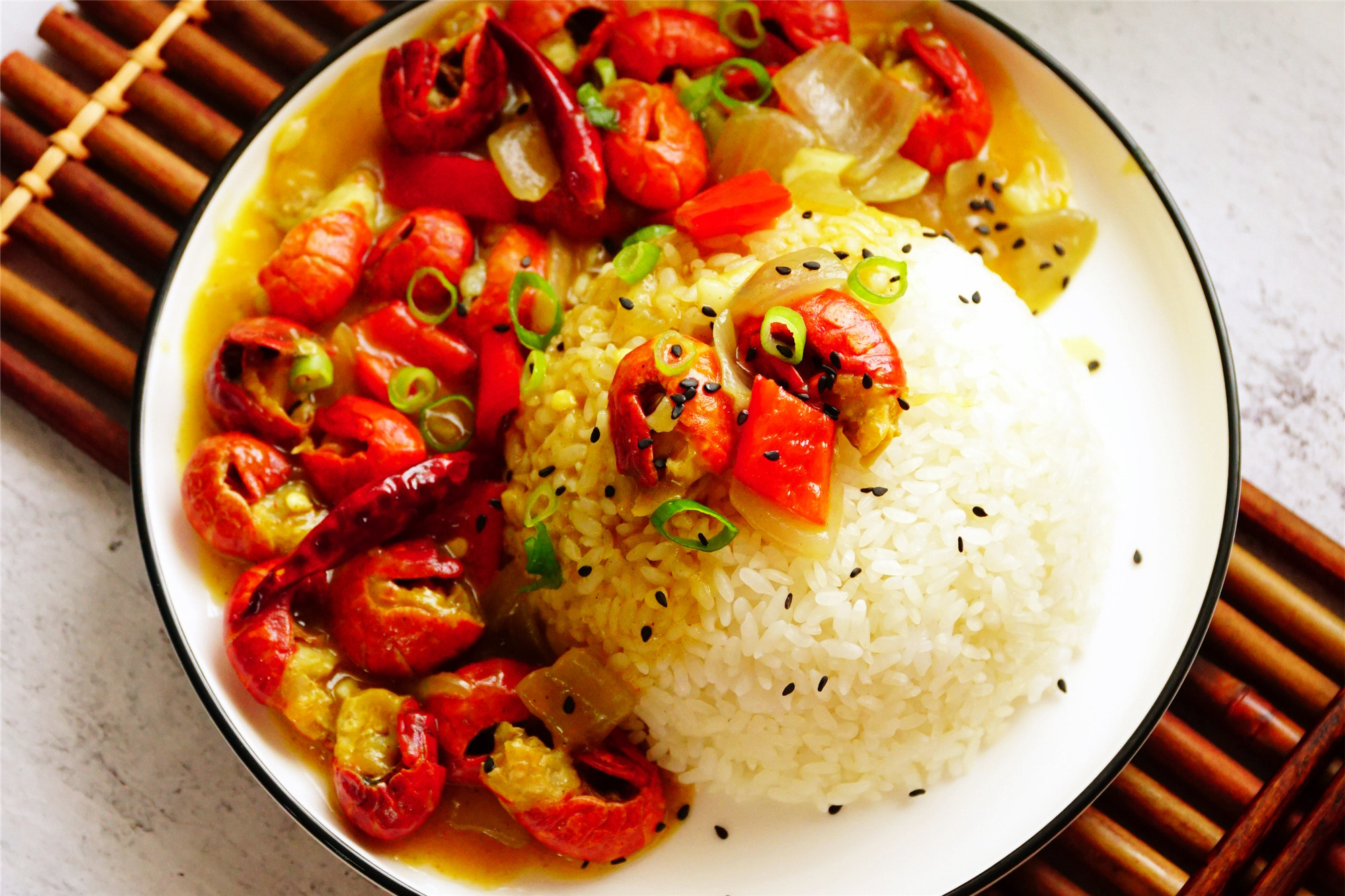 以上是"小龙虾尾咖喱盖饭"的做法,厨艺有限,仅供参考,吃好玩好,明天见