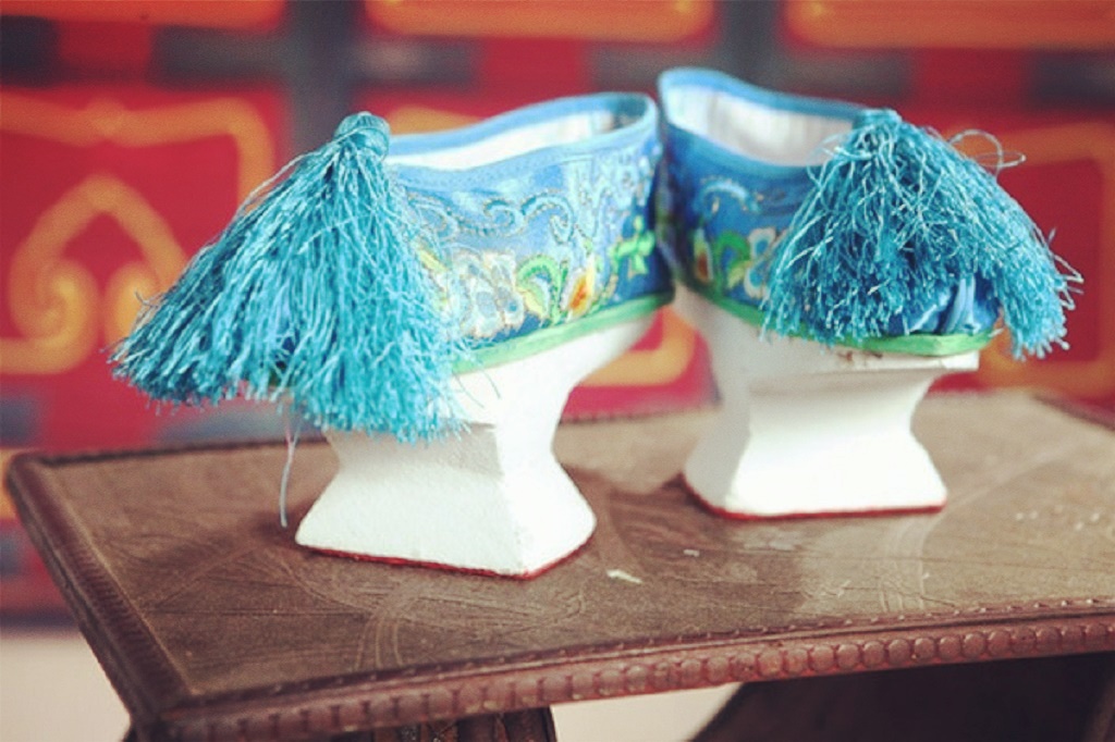 一双刚出土的漆木屐避免了申遗闹剧还印证木屐起源于中国