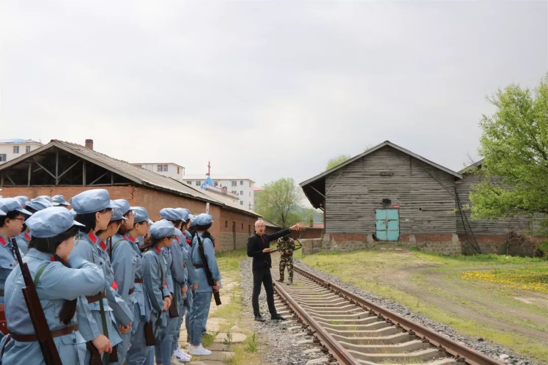 共青团蛟河市委开展不忘初心牢记使命主题团日暨蛟河市机关团员青年重