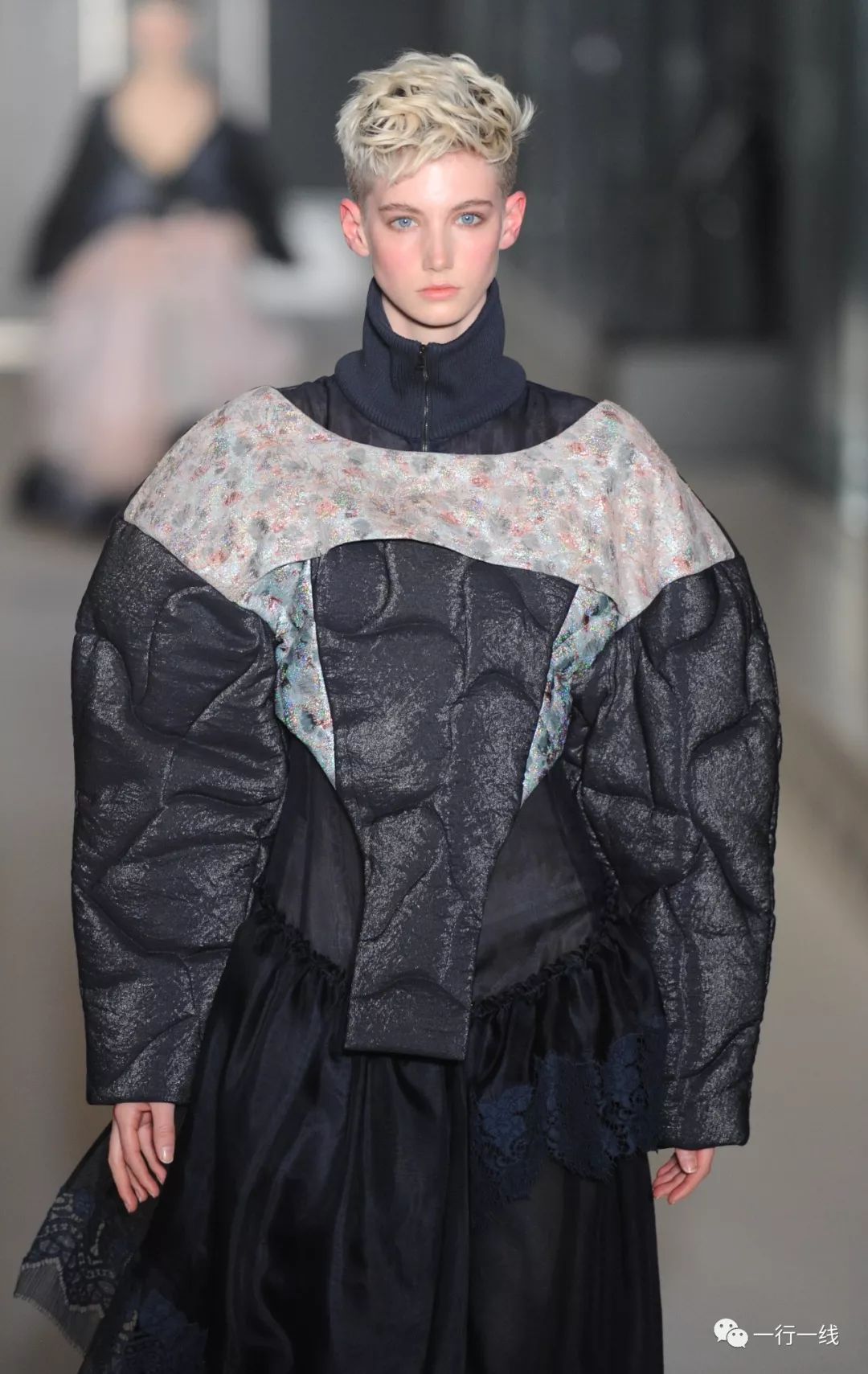 给设计师一个袖子能玩出150例服装袖子设计