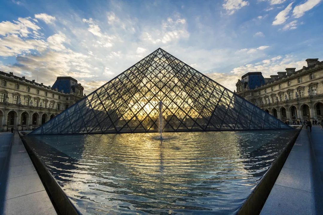 0815视觉中国卢浮宫玻璃金字塔可以说是贝聿铭生前最具争议的建筑