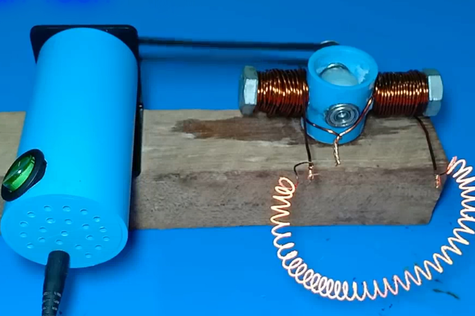 这样做一根铜线就可以当灯泡用