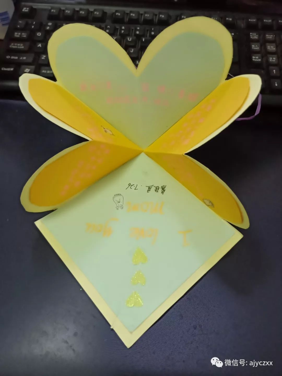 拳拳赤子心 贺卡寄深情 | 记安居育才初中部感恩母亲贺卡制作活动