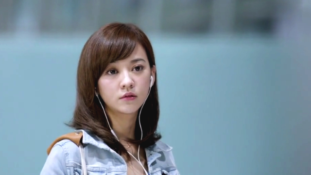 顾小蕾留下一封信就带着行李走了,凌霄开始疯狂寻找