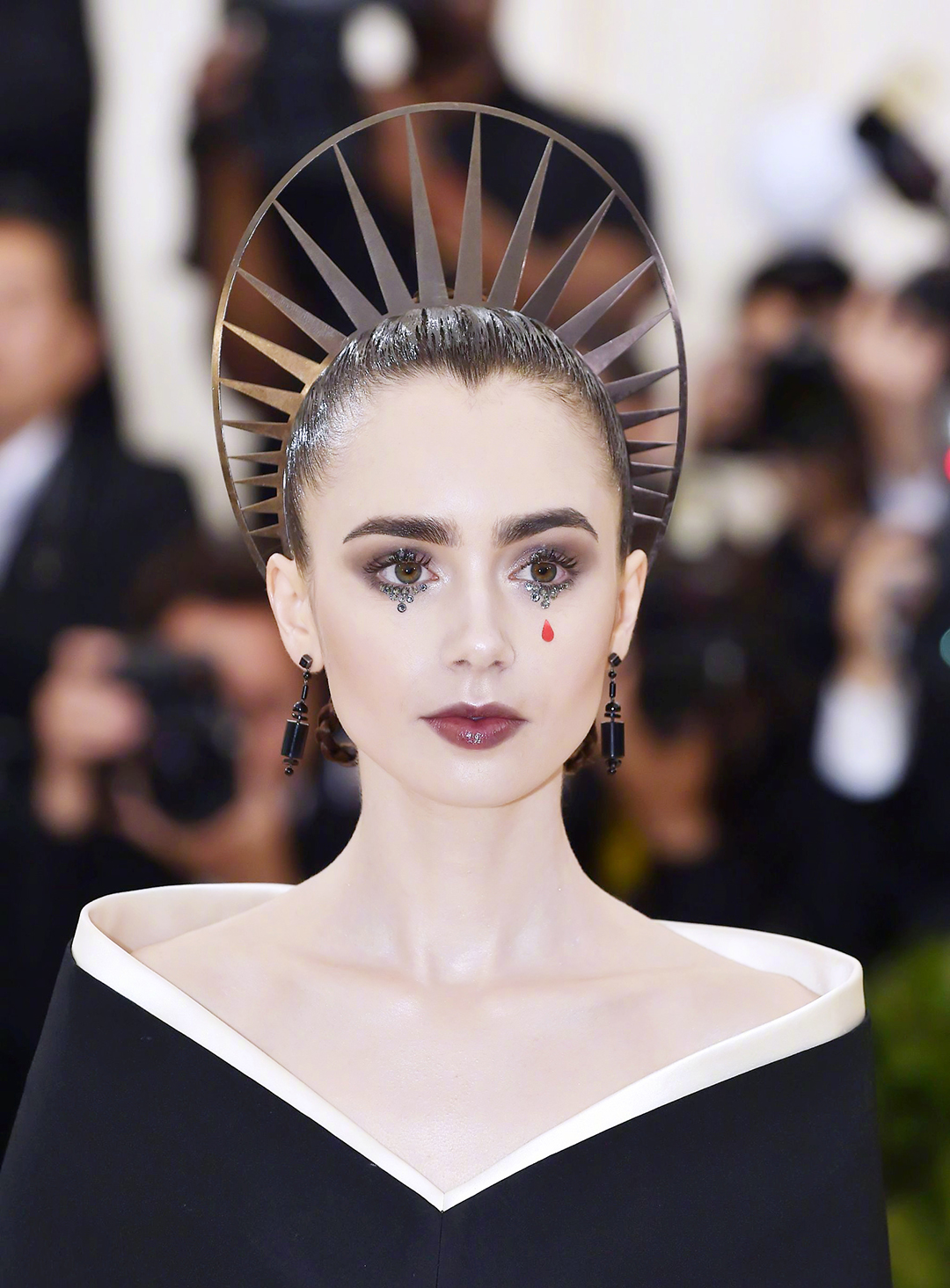 lilycollins莉莉柯林斯能穿得跟花瓶一样美也是一种本事