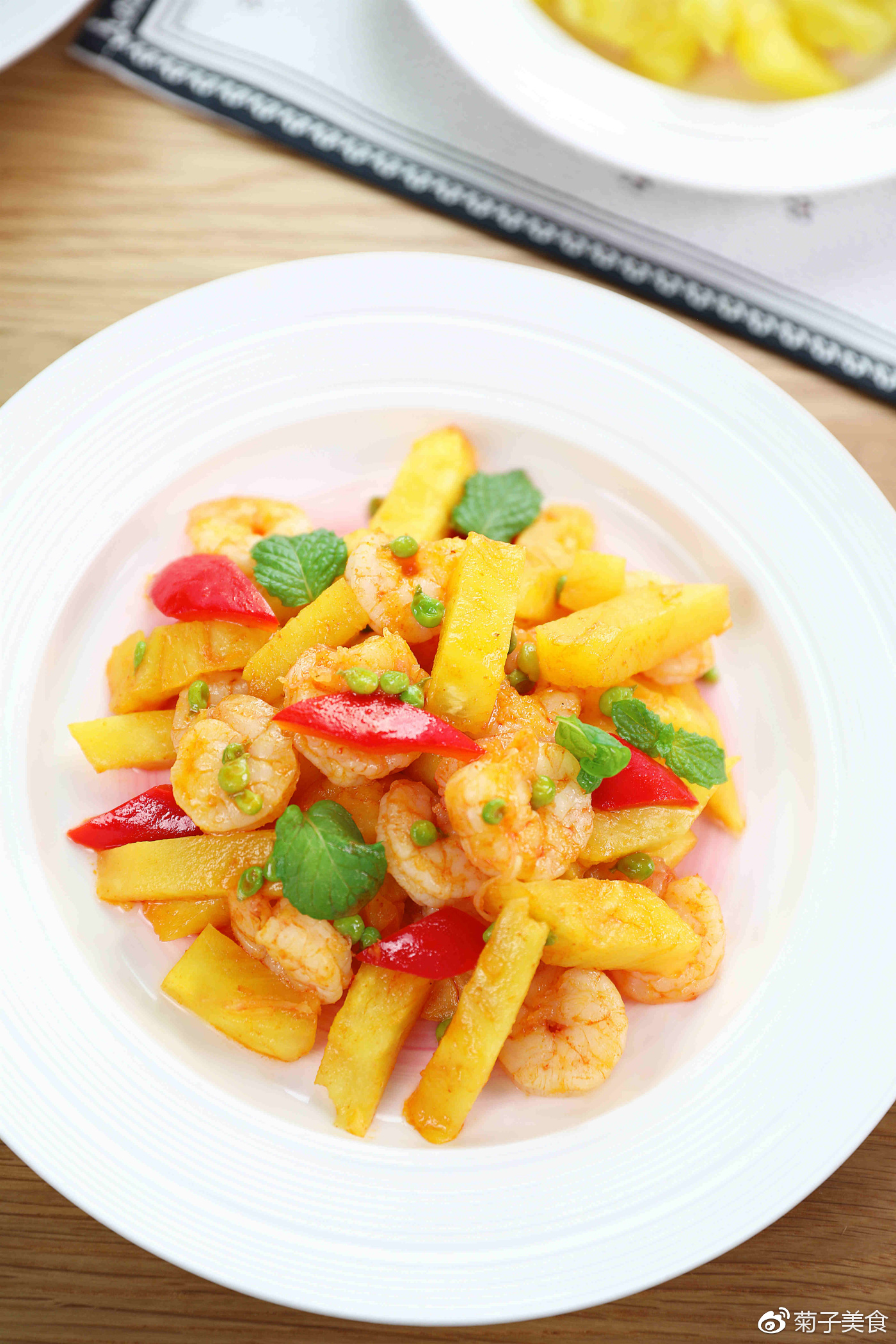 在大马必尝的神奇美食——娘惹菠萝虾,教你在家就能做,鲜嫩多汁