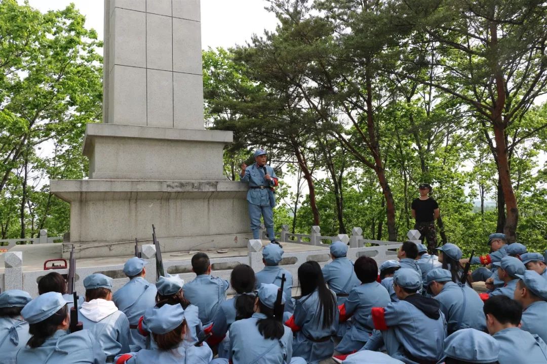 共青团蛟河市委开展不忘初心牢记使命主题团日暨蛟河市机关团员青年重