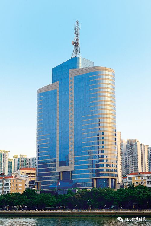 1972年,容总主持广州海运局大楼重点工程的设计工作,该建筑属于三级