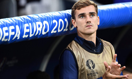 剧本逆转,梅西从未和格里兹曼通电话,全队只有一人力挺格子_巴萨